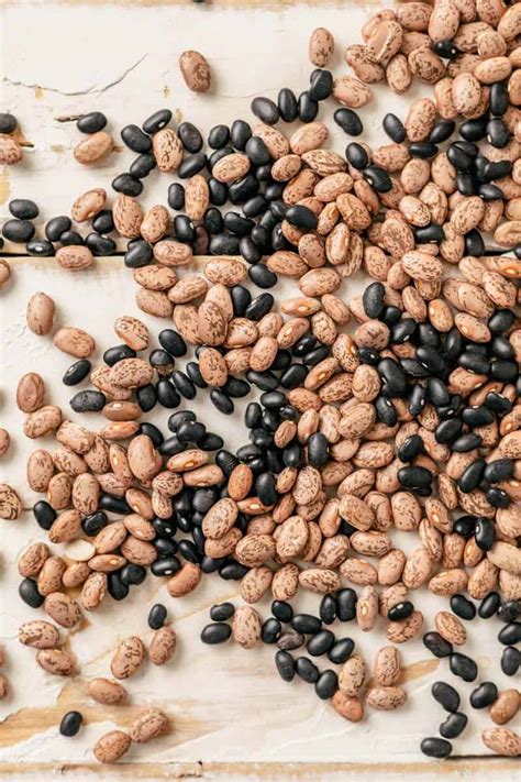 Black Beans vs Pinto Beans: What's The Difference? - Savory Suitcase