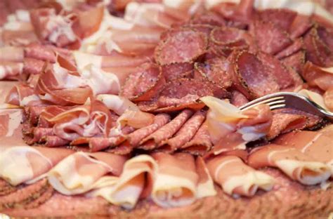 Making a Cold Cut Platter: How Much Deli Meat Per Person? - MH