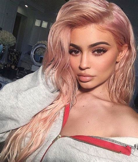 Kylie Jenner's New Rose Pink Hair: Photo