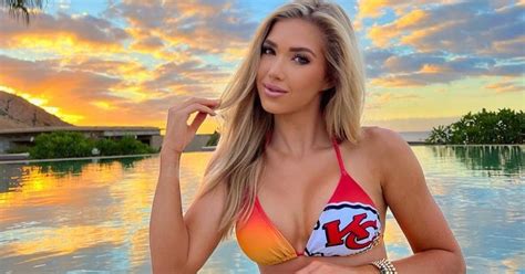 Chiefs Owner’s Daughter Gracie Hunt Stuns in Pre-game Photos