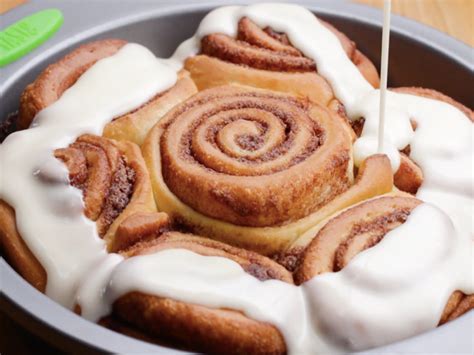 Here's How To Make The Best Cinnamon Rolls