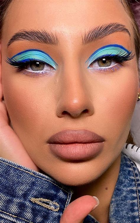 35 Cool Makeup Looks That'll Blow Your Mind : Blue and Turquoise Eyeshadow