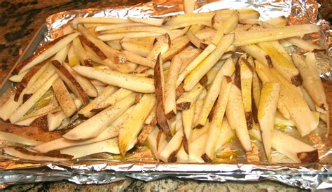 The Homemade Renegade: Russet Potato Fries - Everyone's Favorite