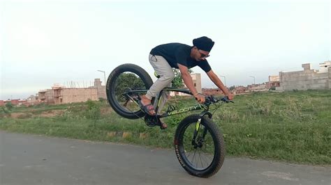 Fat cycle stunt 😱 - YouTube