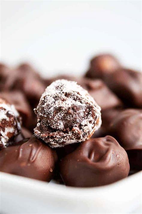 Chocolate-Covered Macadamia Nuts - ForgetSugar