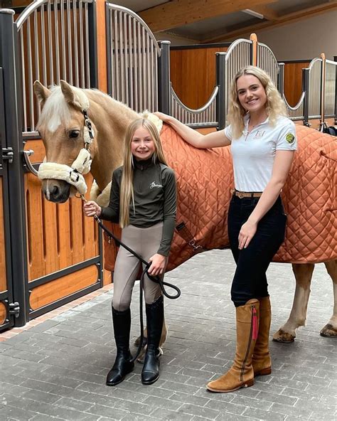 HARLOW WHITE on Instagram: “So lovely to meet @this_esme yesterday at the yard 😍🥰 Happy Harlow ...