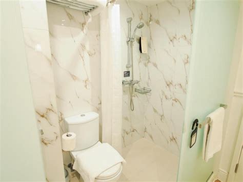 Best Price on mini hotel Causeway Bay in Hong Kong + Reviews!