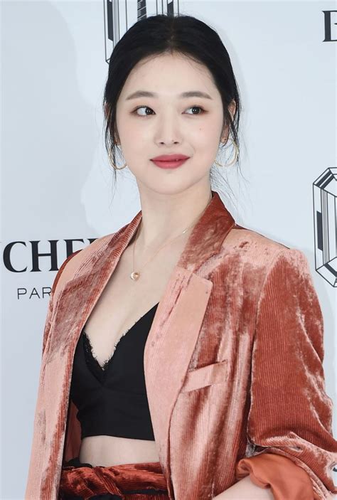 Sulli's solo comeback befuddles fans - The Korea Times