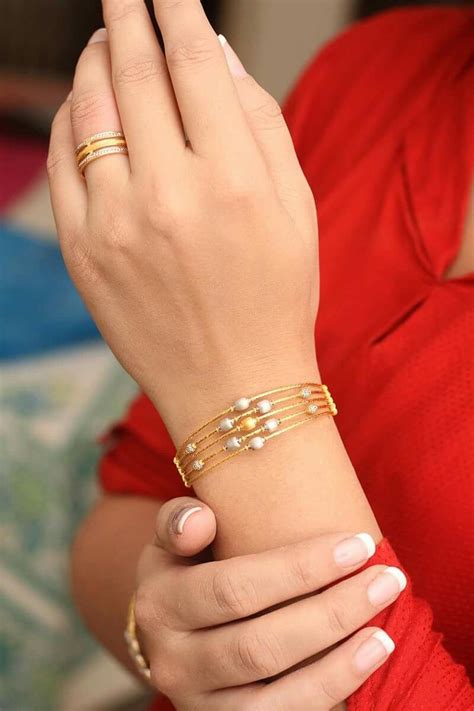 Sale > womens bangle bracelets gold > in stock