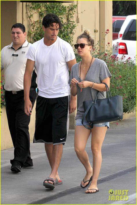 Kaley Cuoco Walks Arm in Arm with Ryan Sweeting: Photo 2923993 | Kaley ...