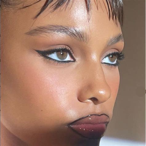 10 Bold Black Lip Liner Looks That Are Guaranteed Head Turners