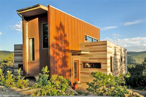 Shipping Container Homes: Green Off-the-Grid Shipping Container Home ...