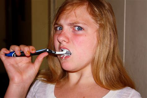 File:Annoyed Girl Brushing Teeth.jpg - Wikimedia Commons