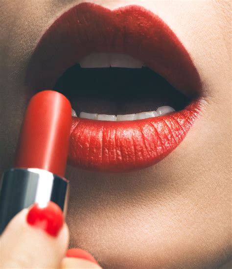 How To Choose The Right Shade Of Red Lipstick For Your Skin Tone - Tira