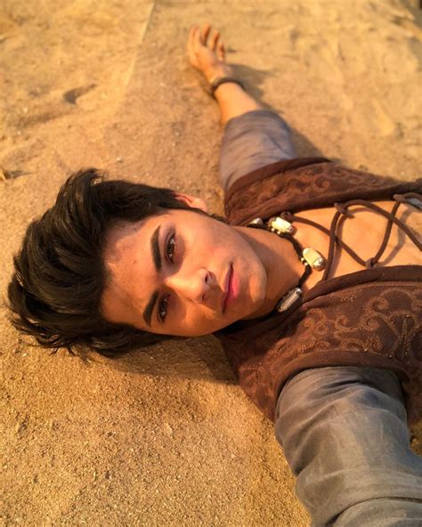 [Photodump] Siddharth Nigam shares unseen romantic BTS moments with ...