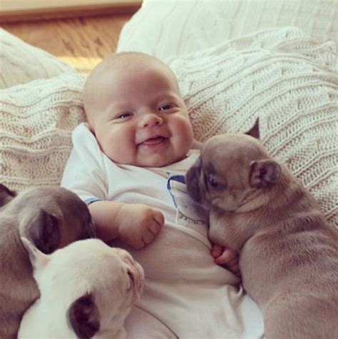 Comel : Bayi Dengan Anak Anjing Bulldog (11 Gambar) | Aku Stress Giler