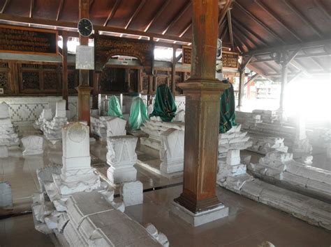 SENI LAMA MELAYU (MALAY OLDEN ART): Makam (Tomb of) Sunan Drajat