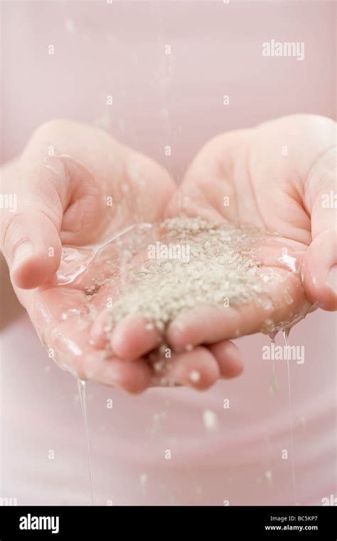 Hand exfoliation (peeling Stock Photo - Alamy