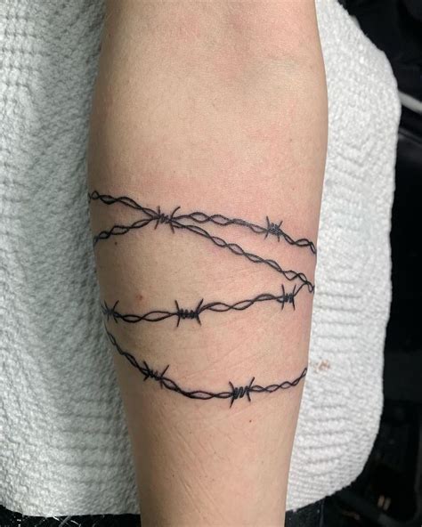 20+ Barbed Wire Tattoo Designs for Women and Men | Simple tattoos for guys, Tattoos for women ...