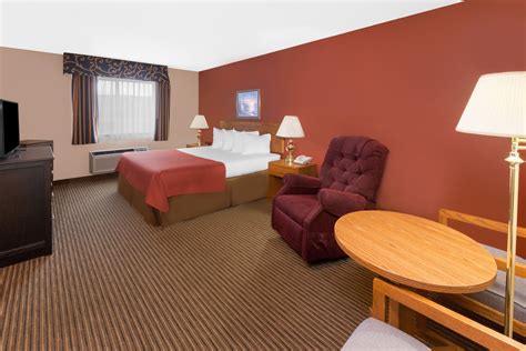 Super 8 by Wyndham St. Ignace | Saint Ignace, MI Hotels