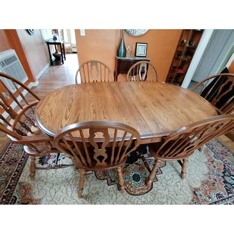 Raymour & Flanigan Extendable Dining Table w/ 6 Chairs - AptDeco