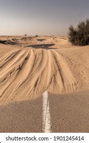 Half Desert Road Dubai Stock Photo 1901245414 | Shutterstock