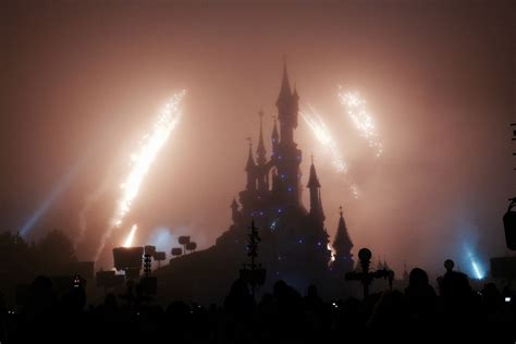 7 Must Dos at Disneyland Paris Christmas