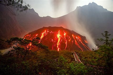 WATCH OUT ! MOUNT KELUD ERUPTION ! | FACTS ABOUT WORLDS