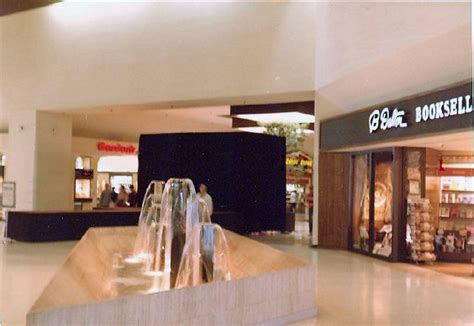 Fashion Square mall; 1982 | Mall, Vintage mall, Vintage florida