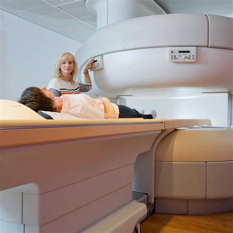 What Is an Open MRI? How Does It Compare to Stand-Up MRIs? - Ezra