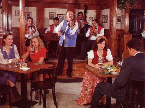 Eating Out in the 1970s: A Photo Album of Disco Decade Dining - Flashbak