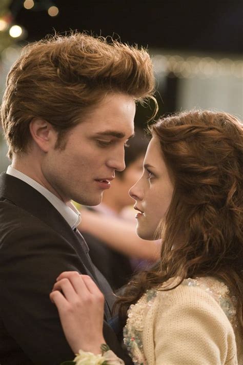 The Way Edward Treats Bella in Twilight Is Super Problematic — I Can't ...