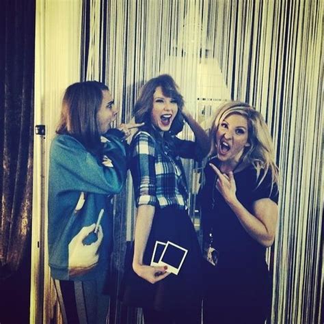 Taylor Swift Goes Bald – Hashtag Studios