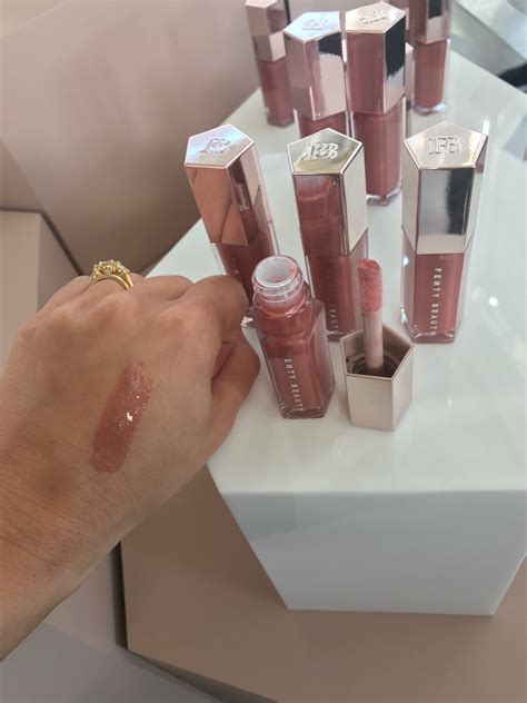 Fenty Beauty Gloss Bomb Universal Lip Luminizer - esmartdxb.com