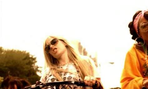 Music Video: Girlfriend Remix - Avril Lavigne Image (1559618) - Fanpop