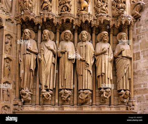 STATUES NOTRE DAME CATHEDRAL PARIS FRANCE Stock Photo - Alamy