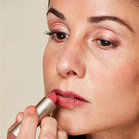 Makeup for Mature Skin: A Step-by-Step Tutorial