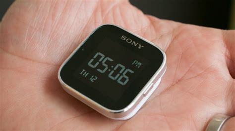 Sony SmartWatch review: SmartWatch clocks in with better software - CNET