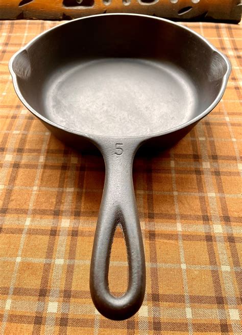 Wagner 5 Stylized Logo Cast Iron Skillet - Etsy