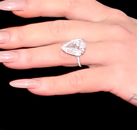 Adele sparks engagement rumors with diamond ring at Brit Awards 2022