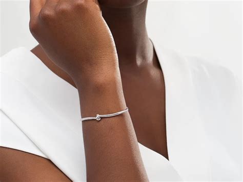 23 Beautiful Knot Bracelets That Represent Love & Commitment