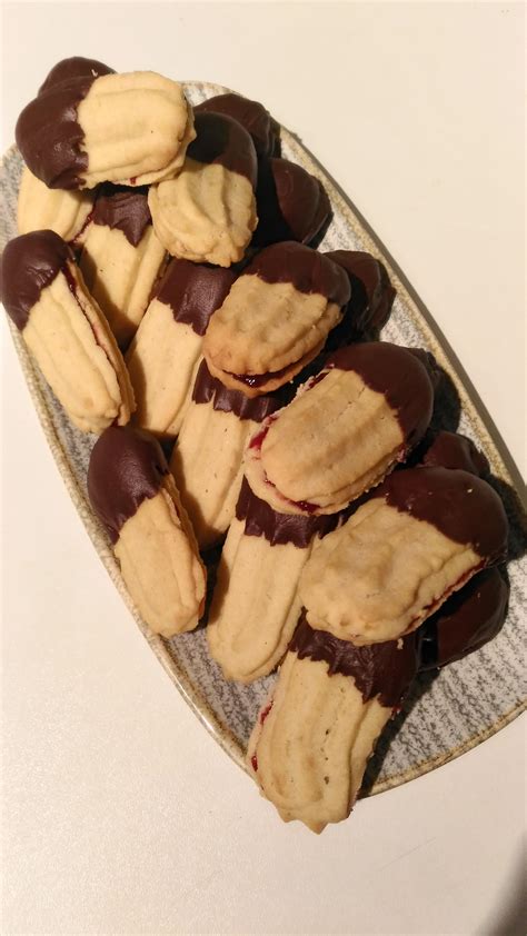 Butter biscuits with homemade redcurrant jam and chocolate [2304x4096 ...