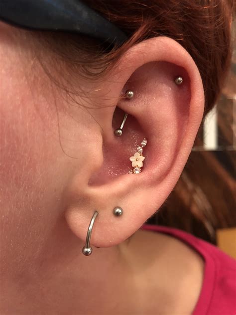 New conch jewelry. I’m loving it. : r/piercing