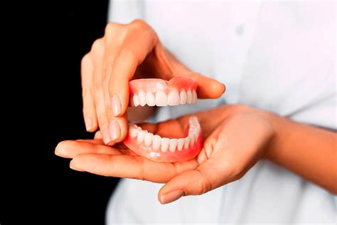 Dentadura postiza: ¿Cuáles son sus ventajas e inconvenientes? - El blog ...