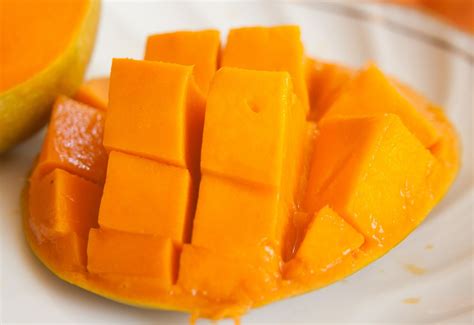 How to Make Mango Puree