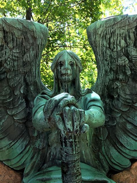 Weeping Angel Statue | Angel statues, Cemetery statues, Weeping statue