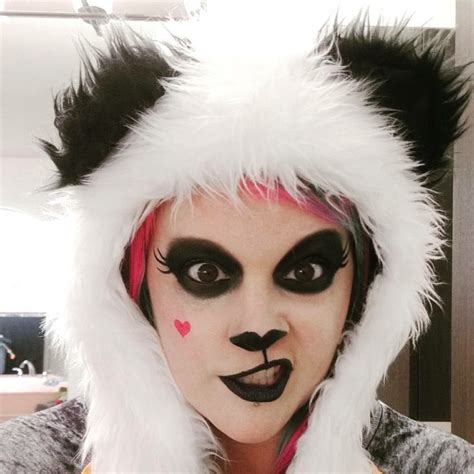 Panda Makeup 🐼 | Panda makeup, Makeup, Eye makeup