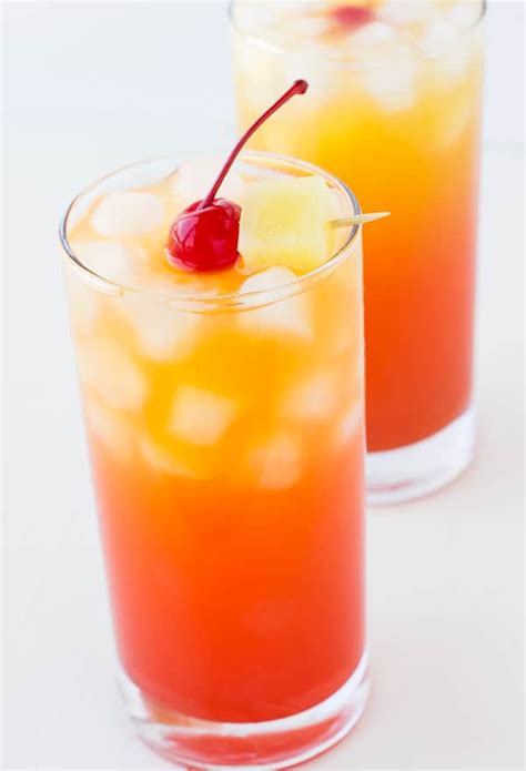 Easy Pineapple Rum Punch | Alcoholic punch recipes, Rum drinks recipes, Rum punch recipes