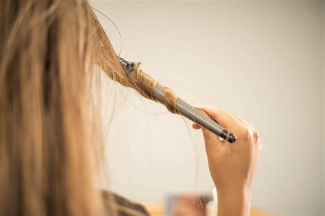 Using Curling Iron To Make Hair Curly | Photo of a woman tak… | Flickr