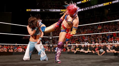 Female Pro Wrestling: Asuka vs Bayley - WWE NXT Takeover Brooklyn 2